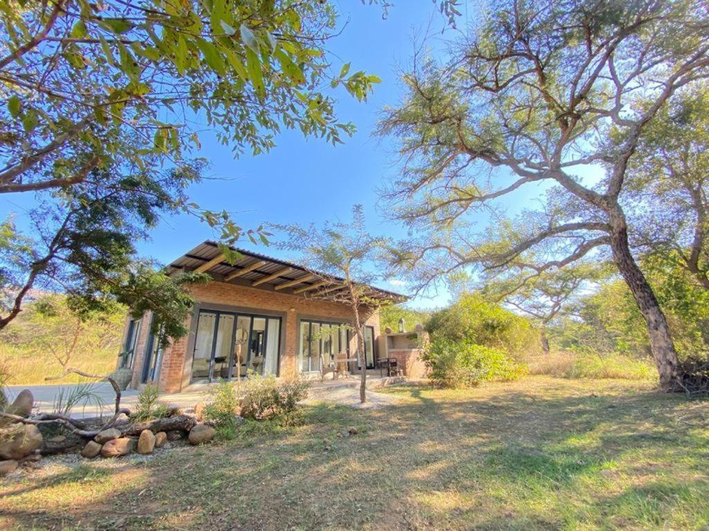 Crocodile Sands River Lodge Mbombela Екстериор снимка