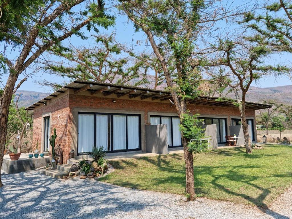 Crocodile Sands River Lodge Mbombela Екстериор снимка